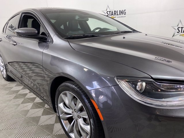 Pre-Owned 2015 Chrysler 200