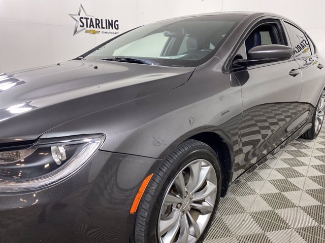 Pre-Owned 2015 Chrysler 200