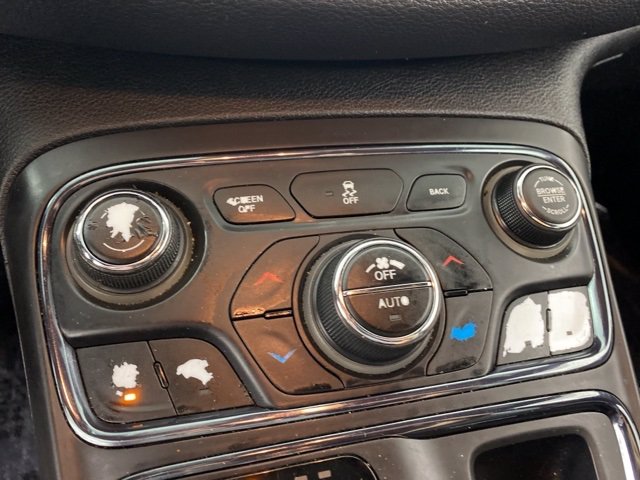 Pre-Owned 2015 Chrysler 200