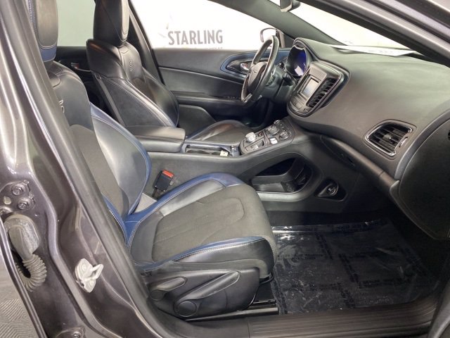 Pre-Owned 2015 Chrysler 200