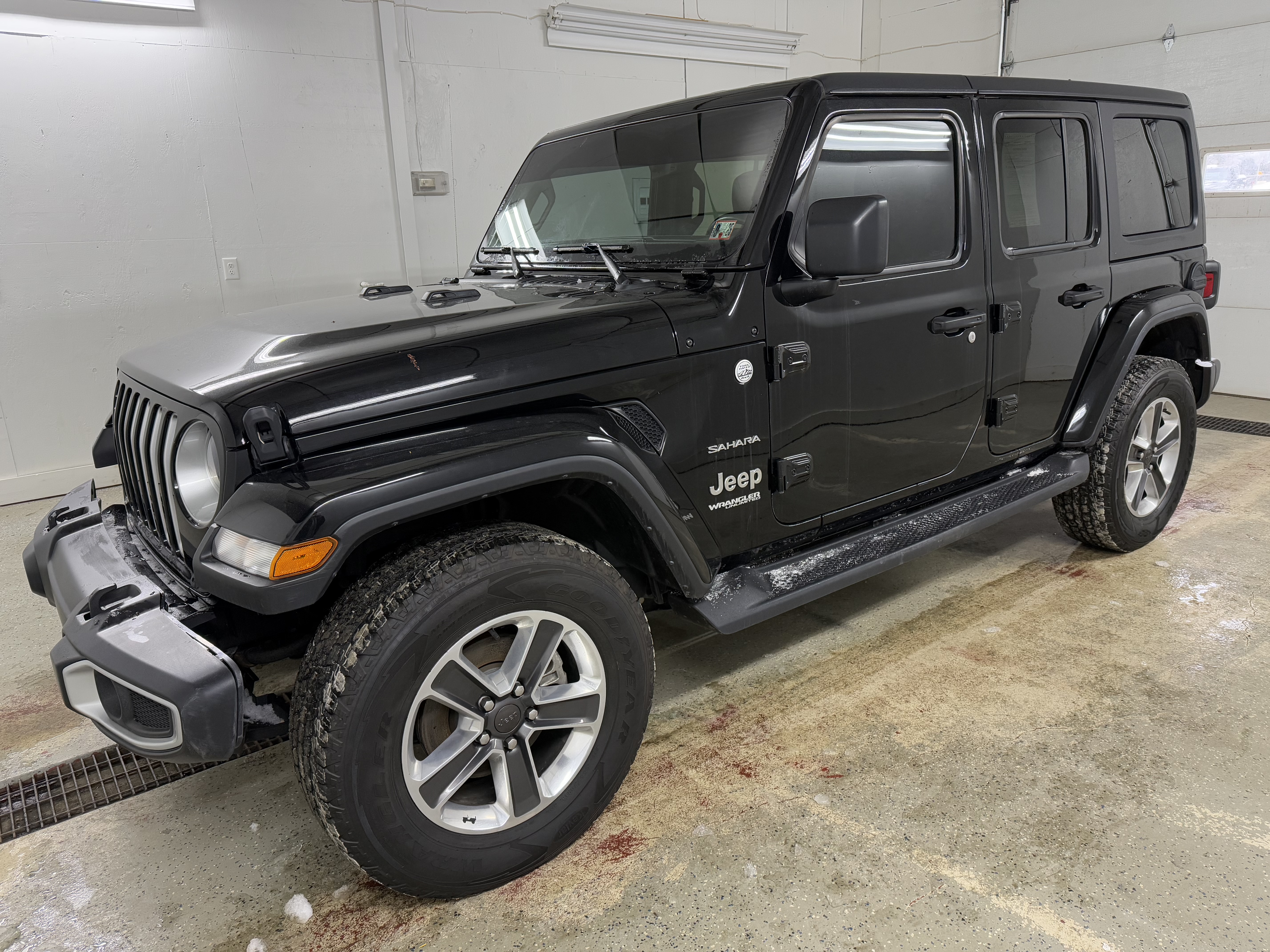 Used 2022 Jeep Wrangler Unlimited Sahara with VIN 1C4HJXEG3NW255938 for sale in Warren, PA