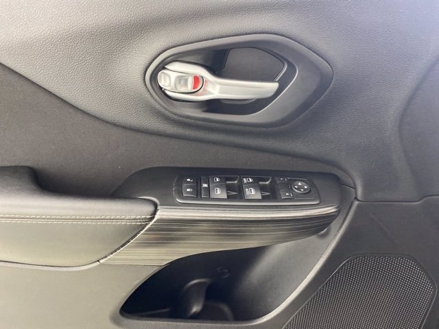 Pre-Owned 2014 Jeep Cherokee