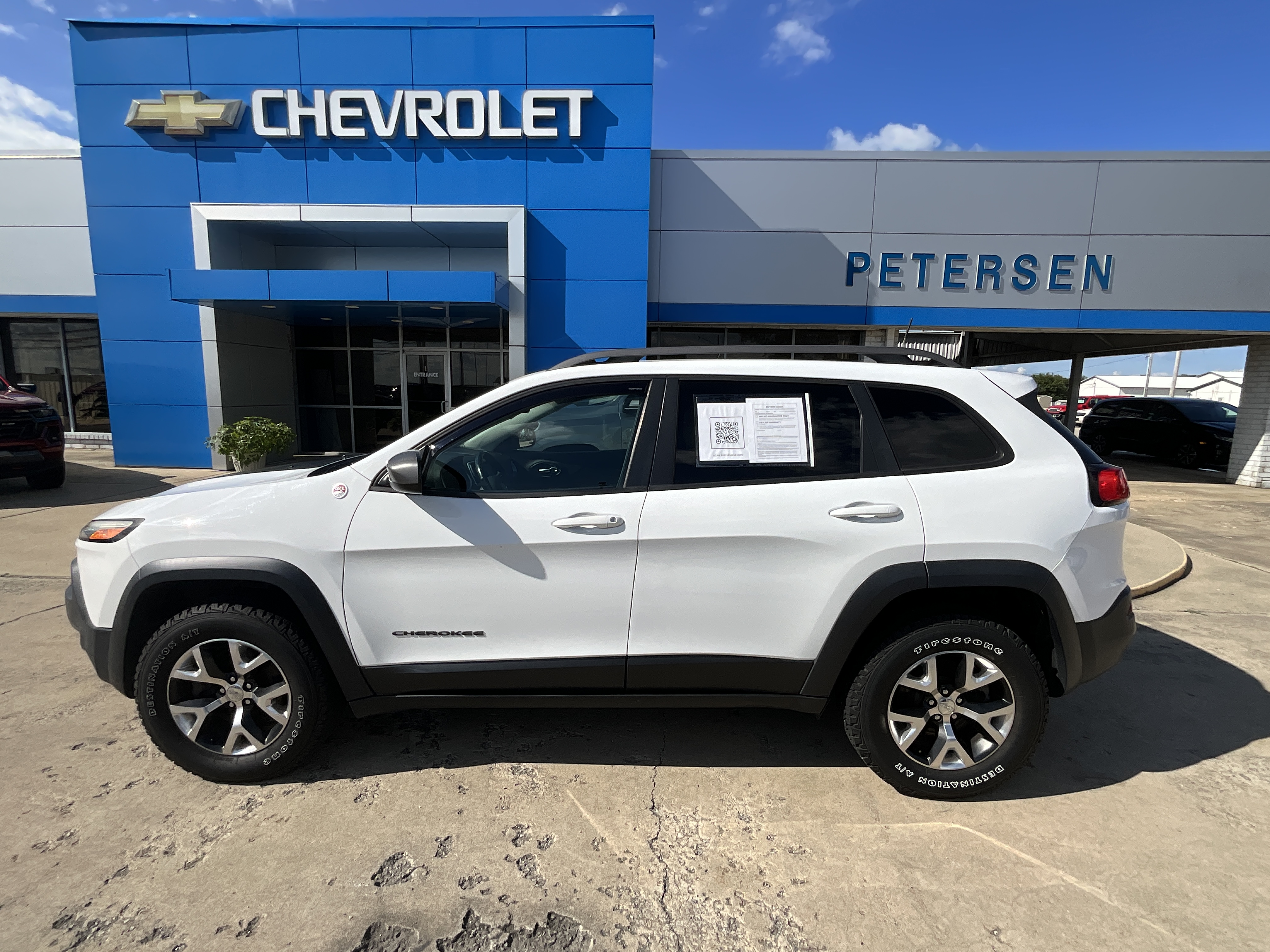 Used 2016 Jeep Cherokee Trailhawk with VIN 1C4PJMBB2GW244905 for sale in Fairbury, IL