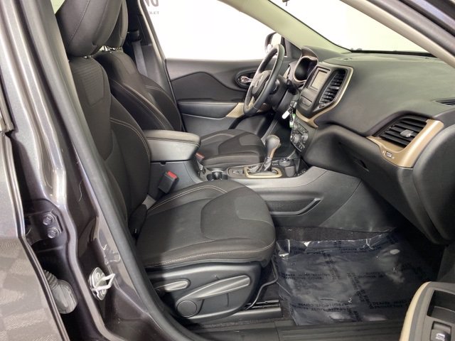 Pre-Owned 2017 Jeep Cherokee
