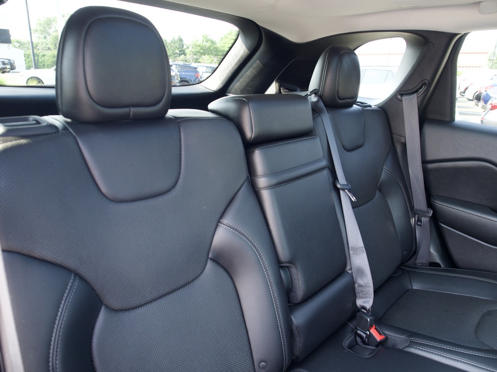 Used 2019 White Jeep Limited 4x4 image 28