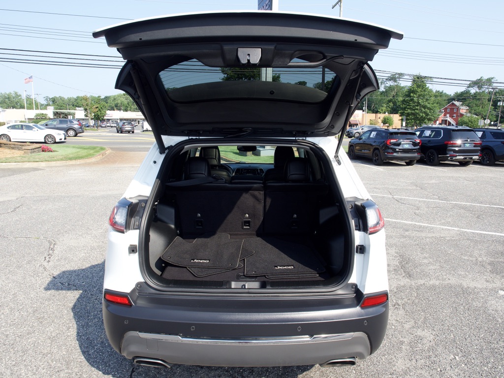 Used 2019 White Jeep Limited 4x4 image 36