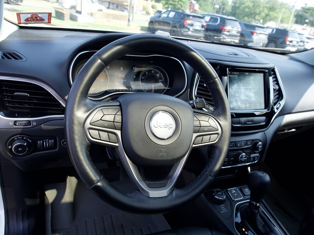 Used 2019 White Jeep Limited 4x4 image 16
