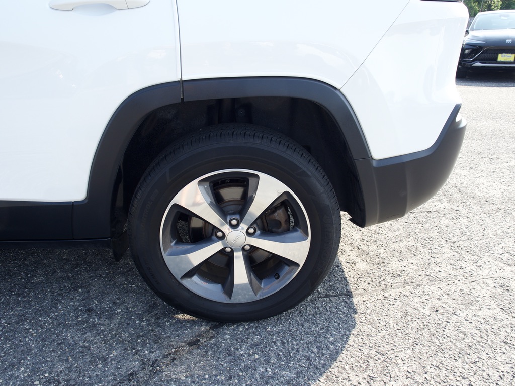 Used 2019 White Jeep Limited 4x4 image 10