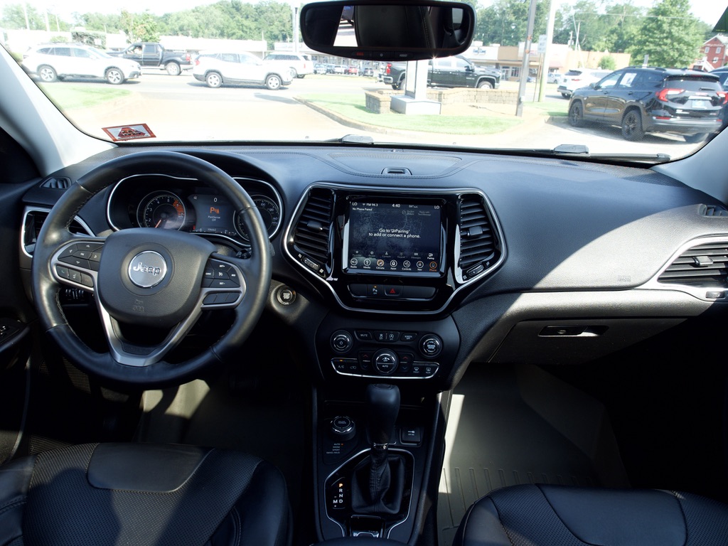 Used 2019 White Jeep Limited 4x4 image 21