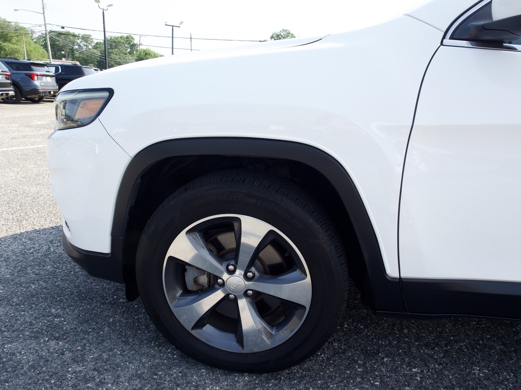 Used 2019 White Jeep Limited 4x4 image 9