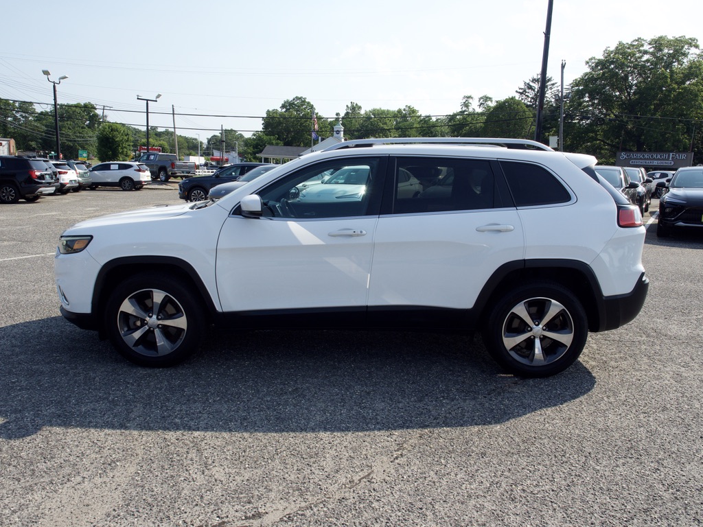 Used 2019 White Jeep Limited 4x4 image 4