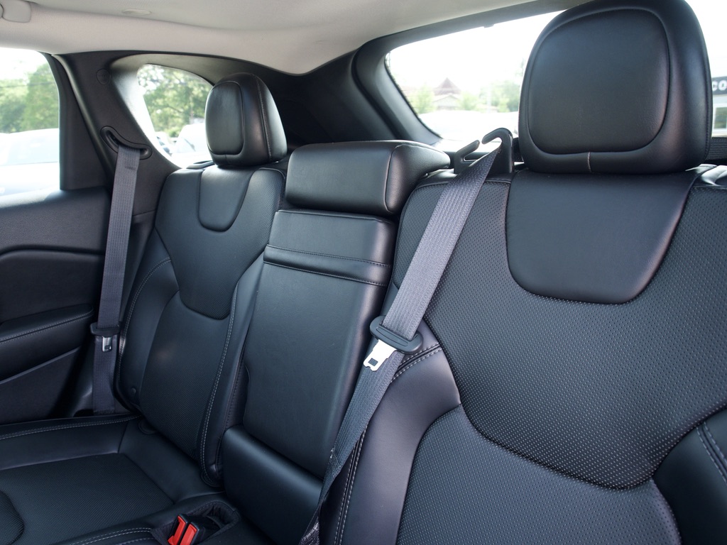 Used 2019 White Jeep Limited 4x4 image 19