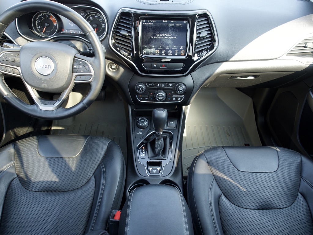 Used 2019 White Jeep Limited 4x4 image 24