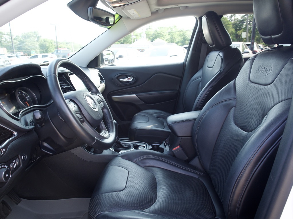 Used 2019 White Jeep Limited 4x4 image 14