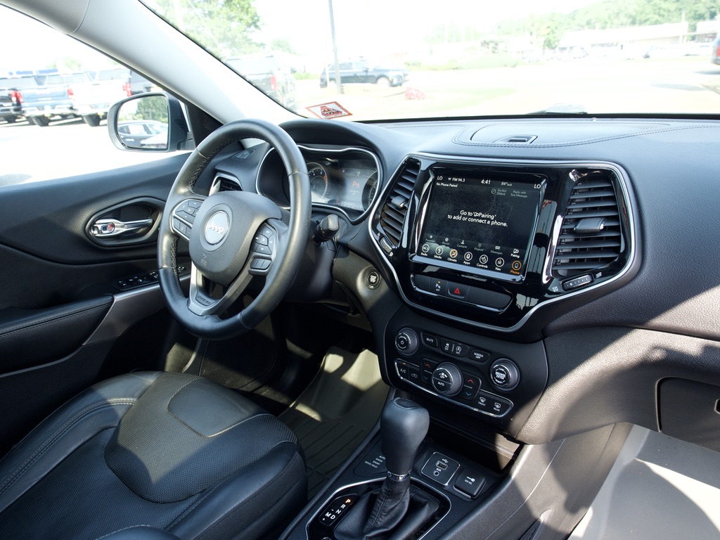 Used 2019 White Jeep Limited 4x4 image 33