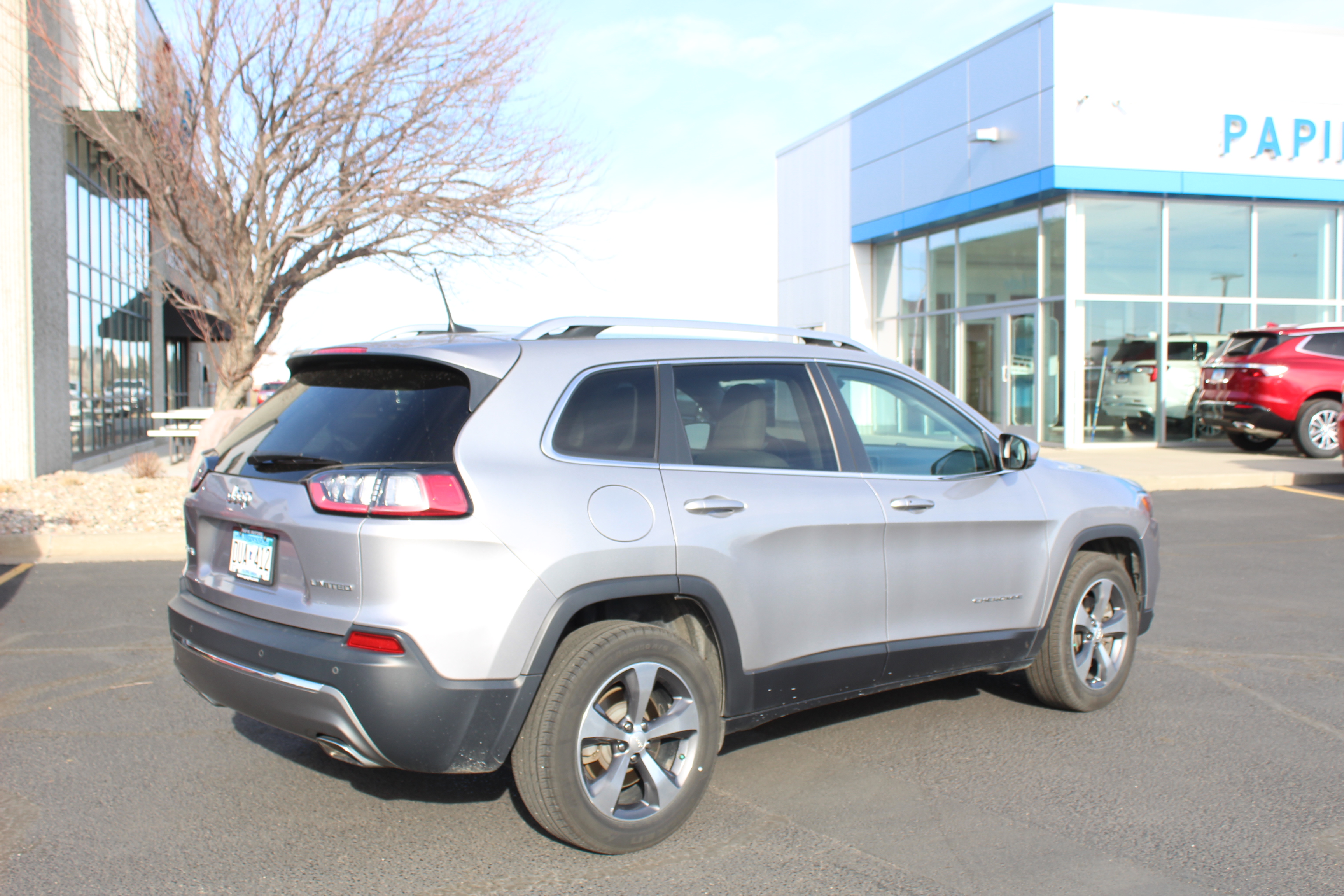 Used 2019 Jeep Cherokee Limited with VIN 1C4PJMDX8KD198378 for sale in Luverne, Minnesota