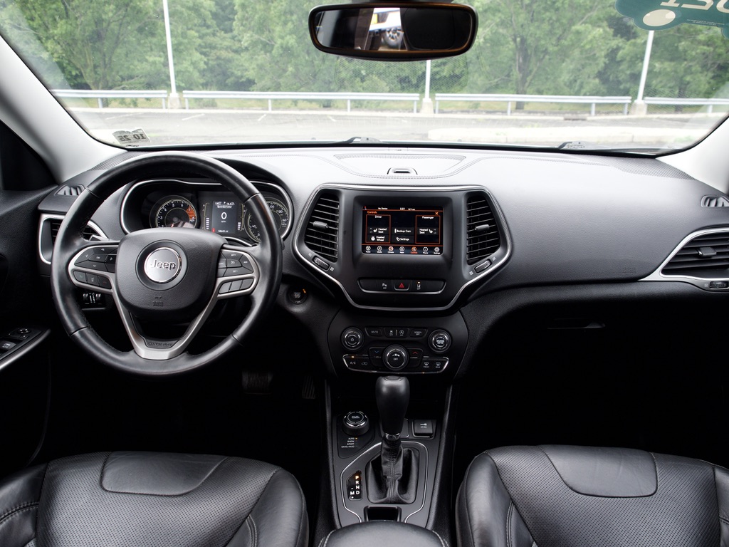 2021 Jeep Cherokee Latitude Lux - Photo 25