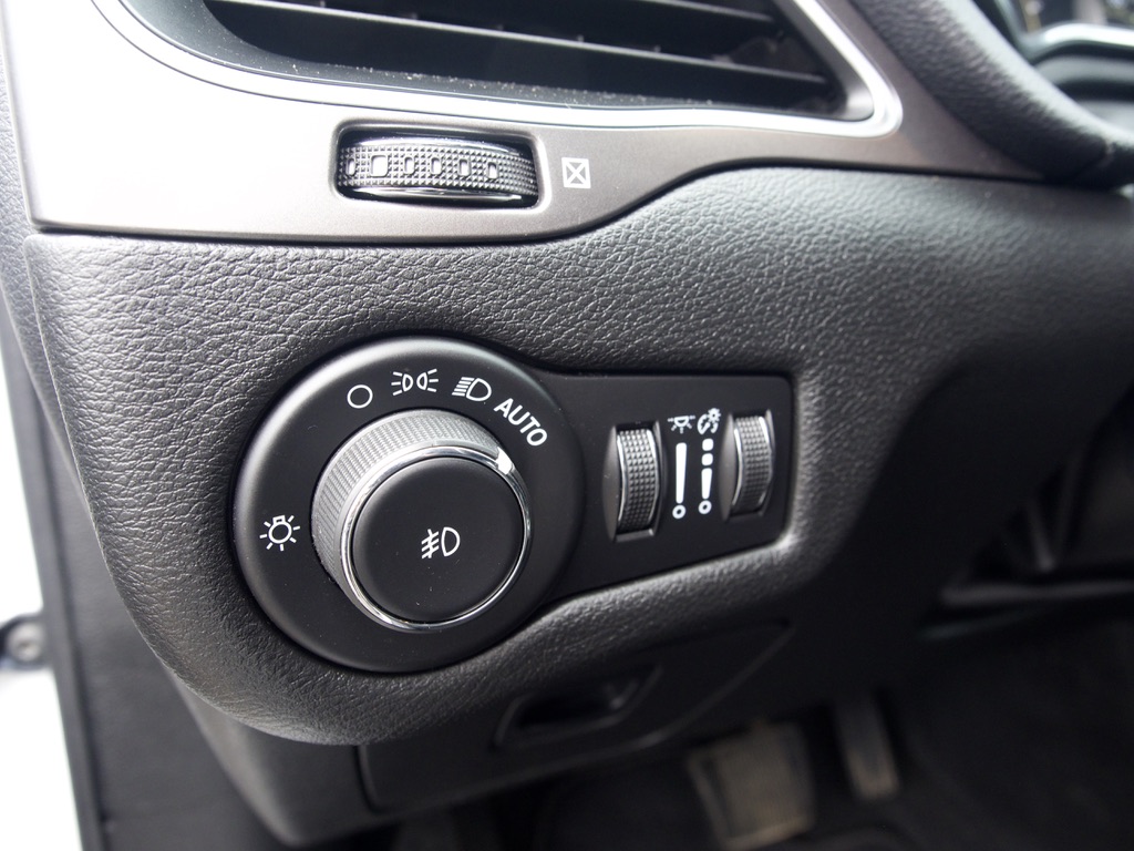 2021 Jeep Cherokee Latitude Lux - Photo 16