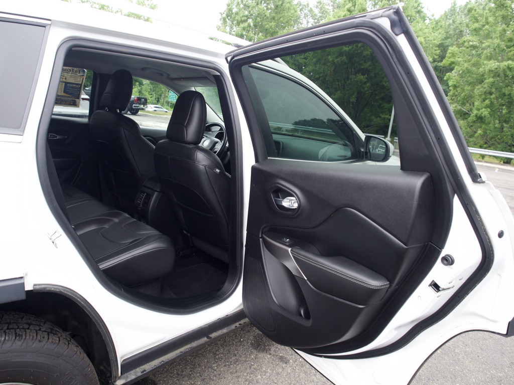 2021 Jeep Cherokee Latitude Lux - Photo 29