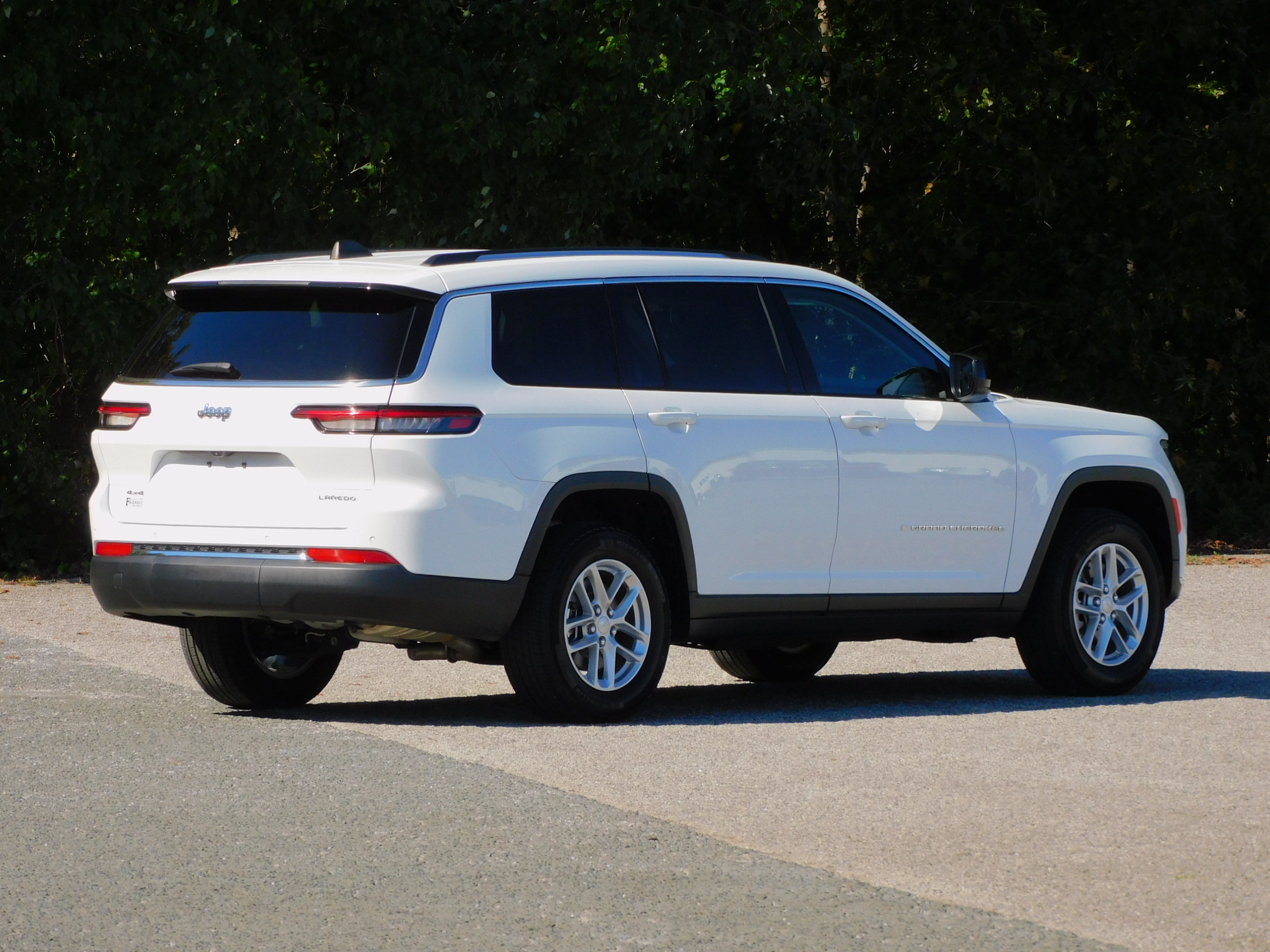 2023 Jeep Grand Cherokee Laredo Altitude photo 4