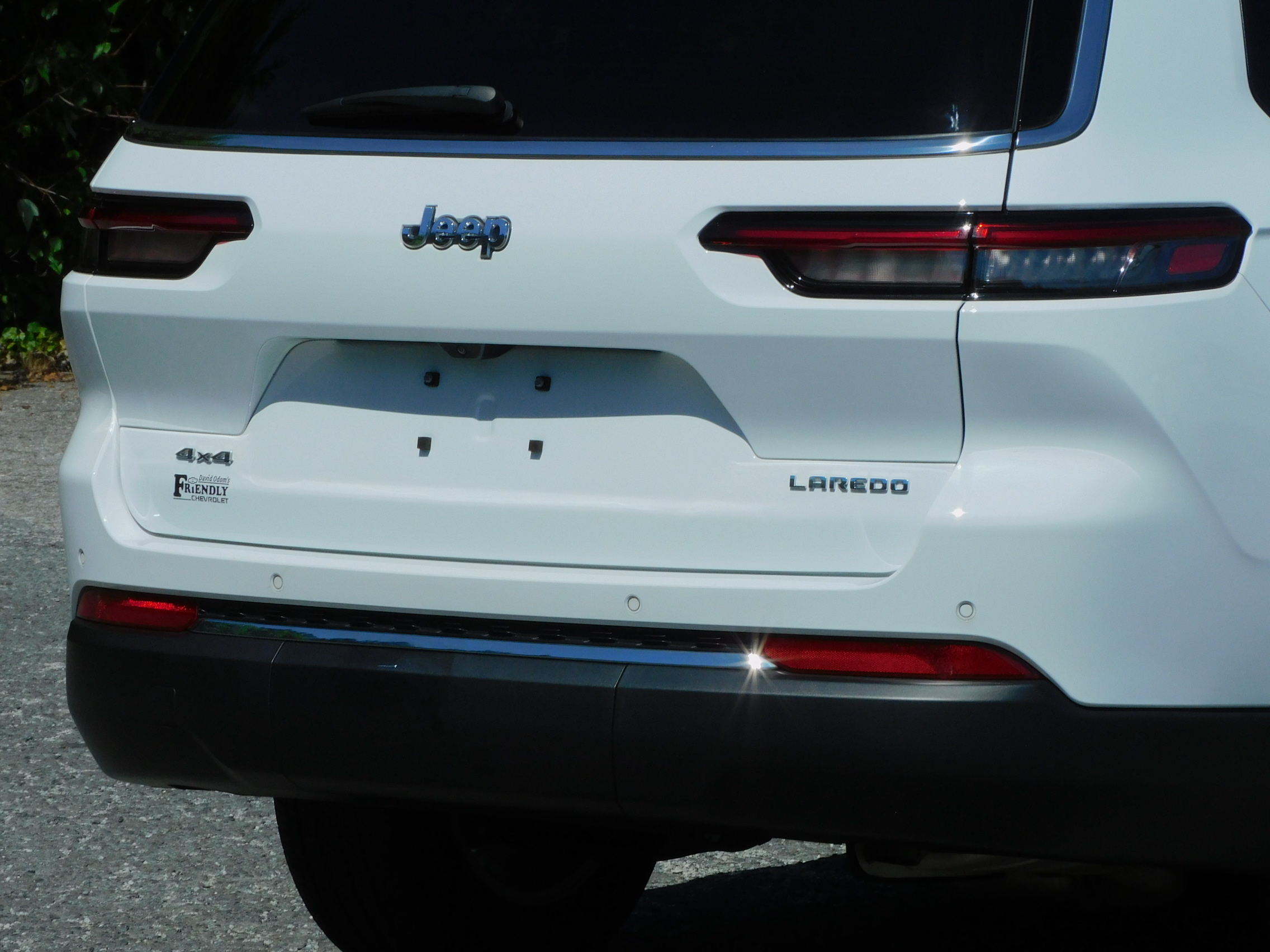 Used 2023 Bright White Clearcoat Jeep Laredo image 9