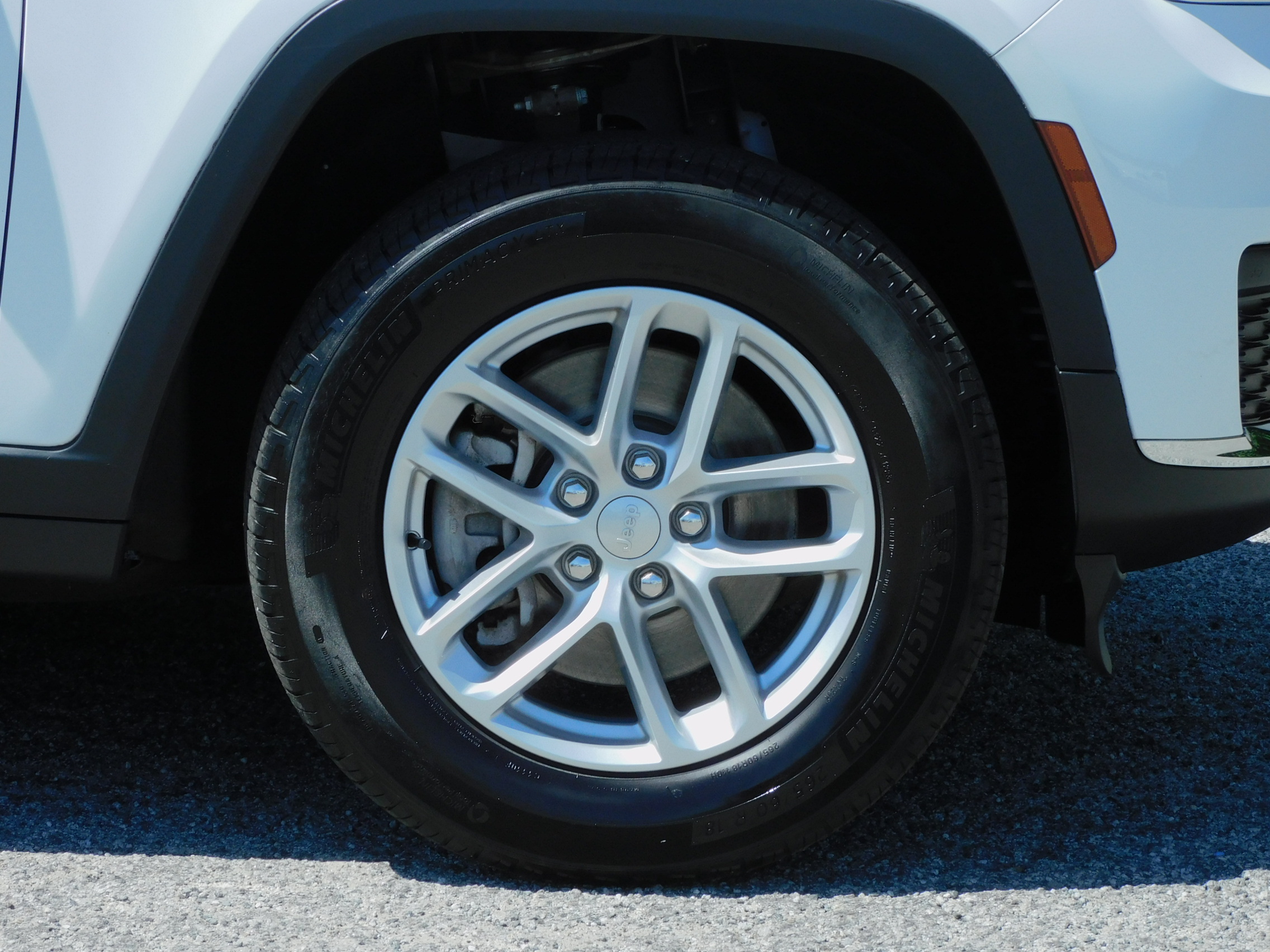 Used 2023 Bright White Clearcoat Jeep Laredo image 7