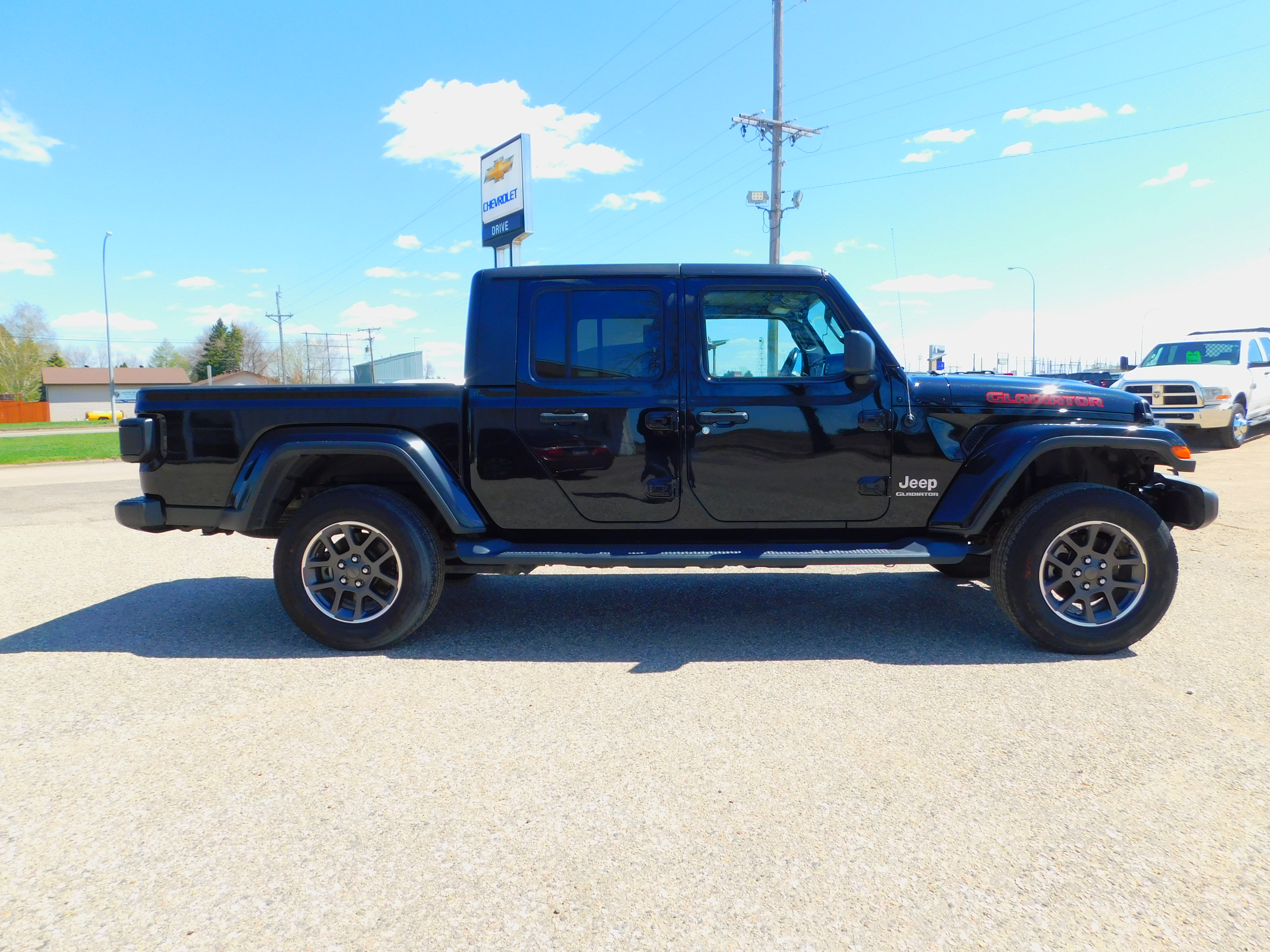 Used 2020 Jeep Gladiator Overland with VIN 1C6HJTFG2LL112136 for sale in Rugby, ND