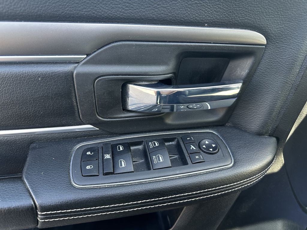 2022 Ram 1500 Classic SLT photo 7