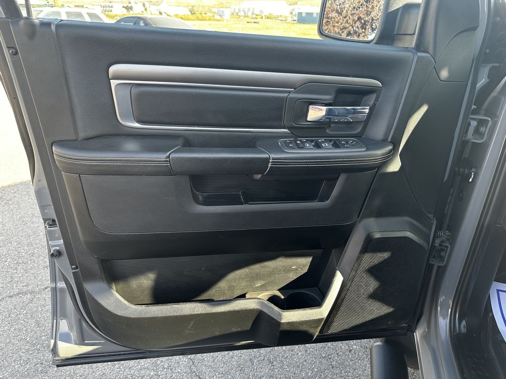 2022 Ram 1500 Classic SLT photo 6