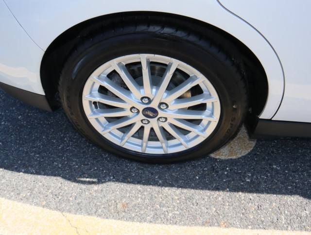 Used 2015 WHITE Ford SEL image 28