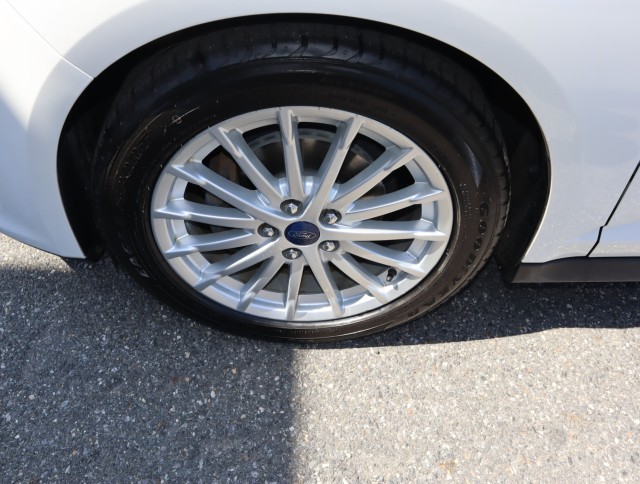 Used 2015 WHITE Ford SEL image 30