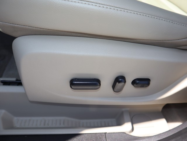 Used 2015 WHITE Ford SEL image 19