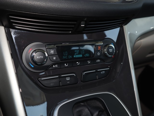 Used 2015 WHITE Ford SEL image 9