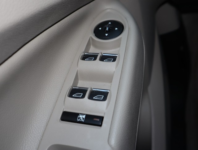 Used 2015 WHITE Ford SEL image 21