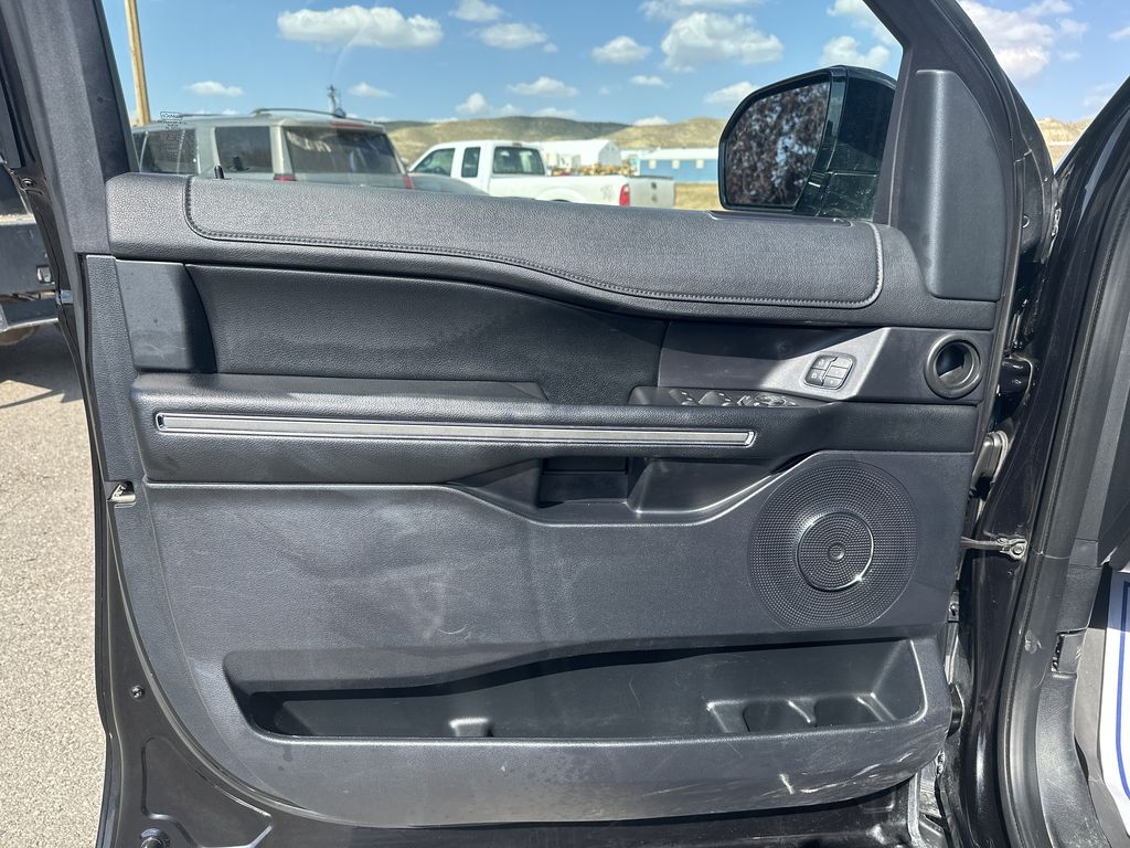 2020 Ford Expedition MAX XLT photo 6