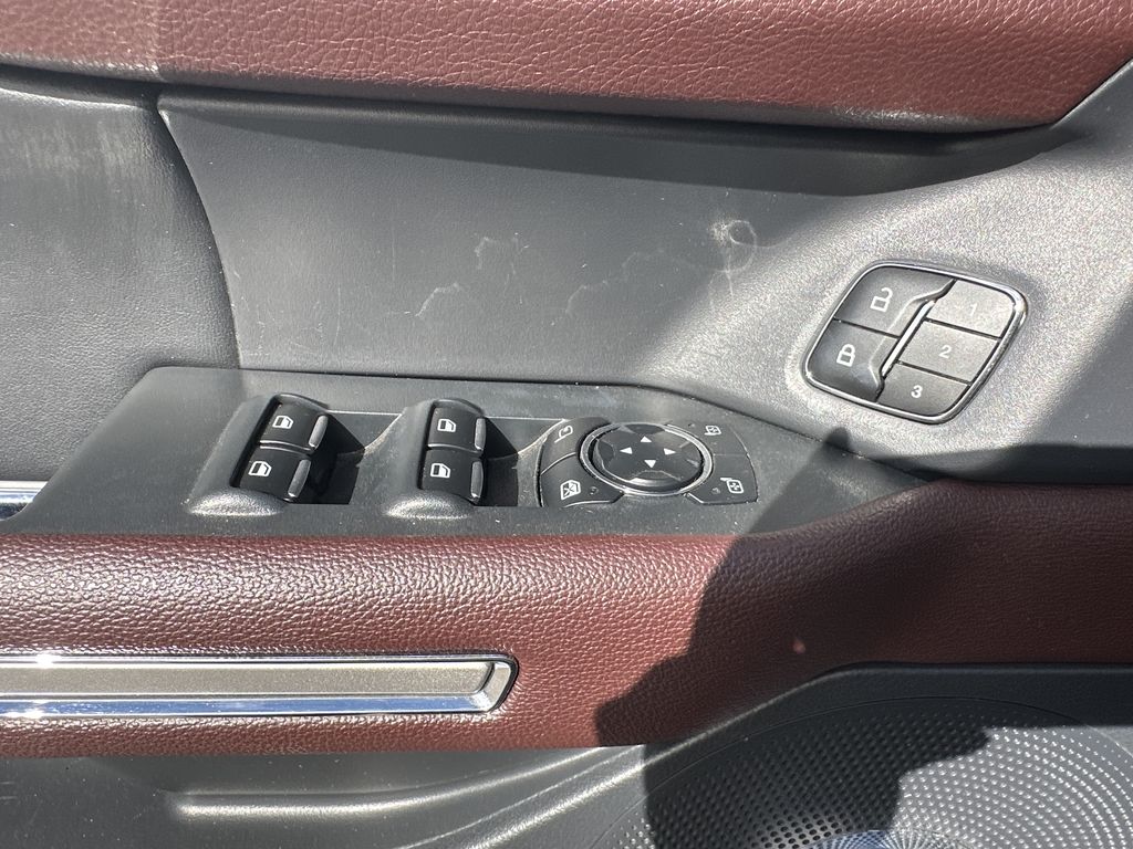 2023 Ford Expedition MAX Limited photo 4