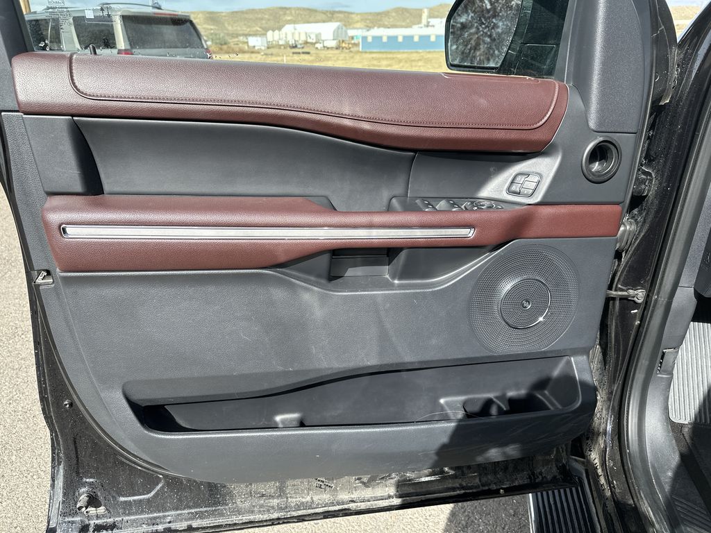2023 Ford Expedition MAX Limited photo 3