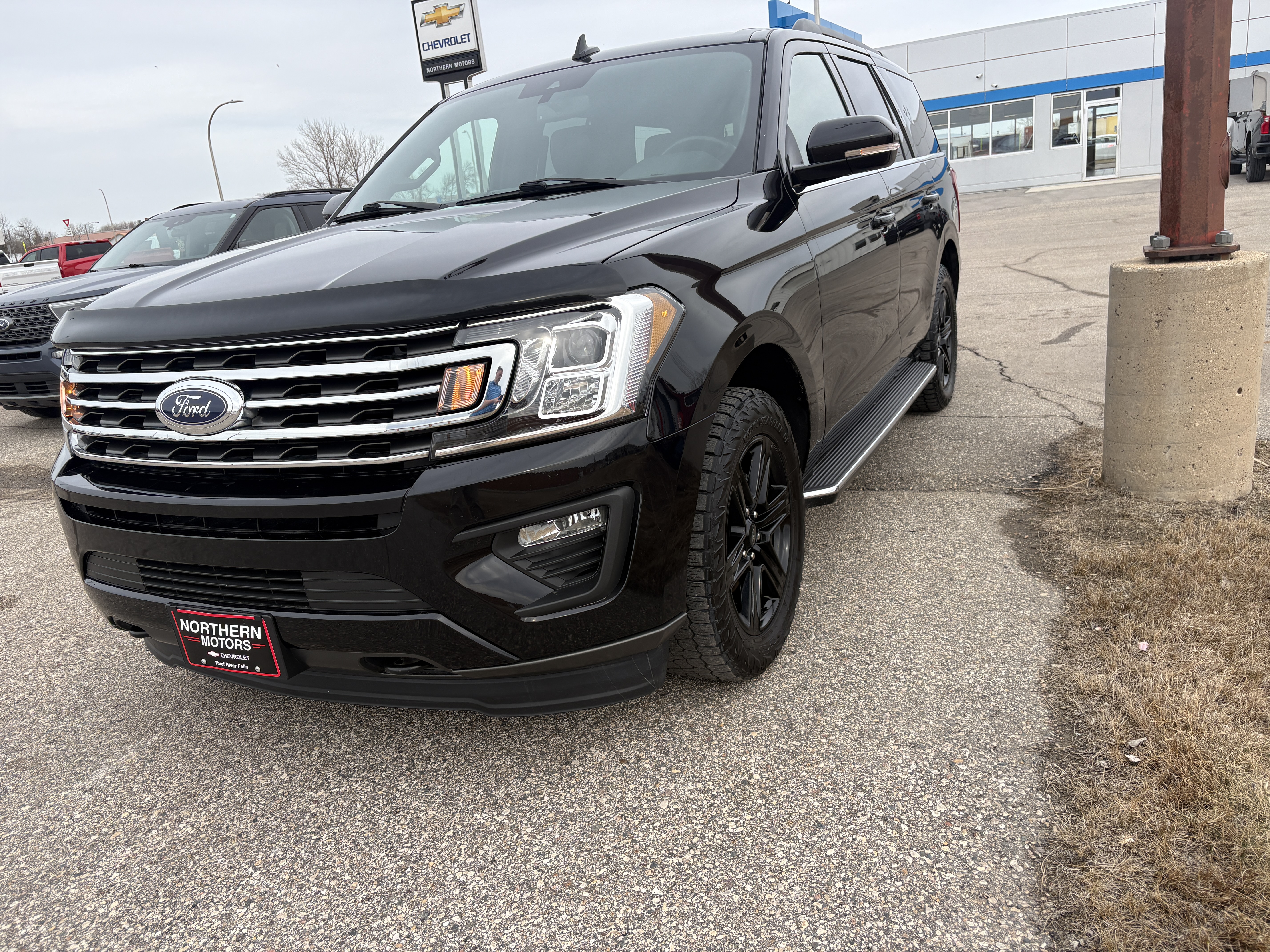 Used 2021 Ford Expedition XLT with VIN 1FMJU1JT0MEA06117 for sale in Thief River Falls, Minnesota