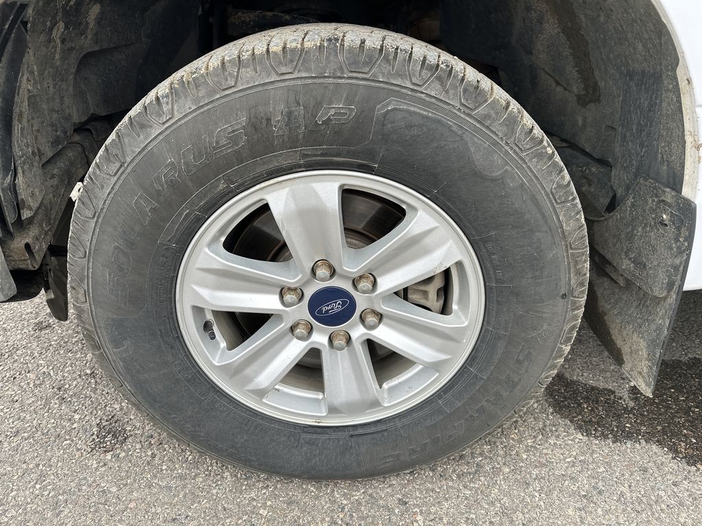 2016 Ford F-150 XLT photo 9