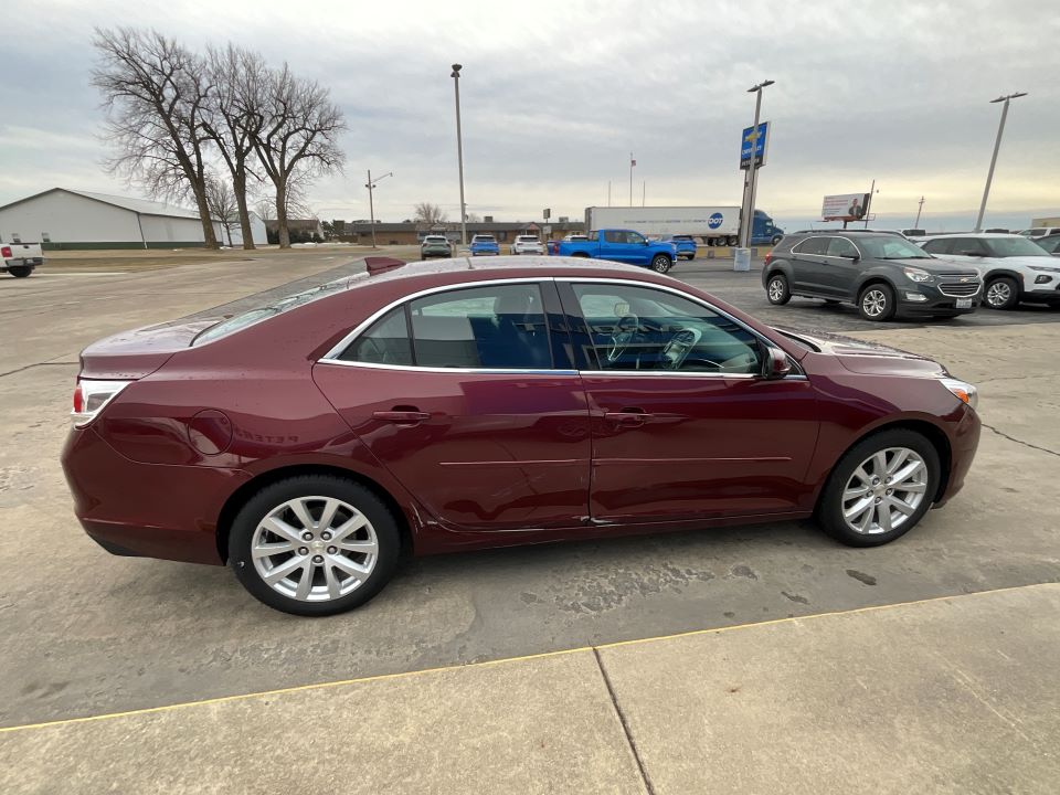 Used 2015 Chevrolet Malibu 2LT with VIN 1G11D5SL4FF184449 for sale in Fairbury, IL