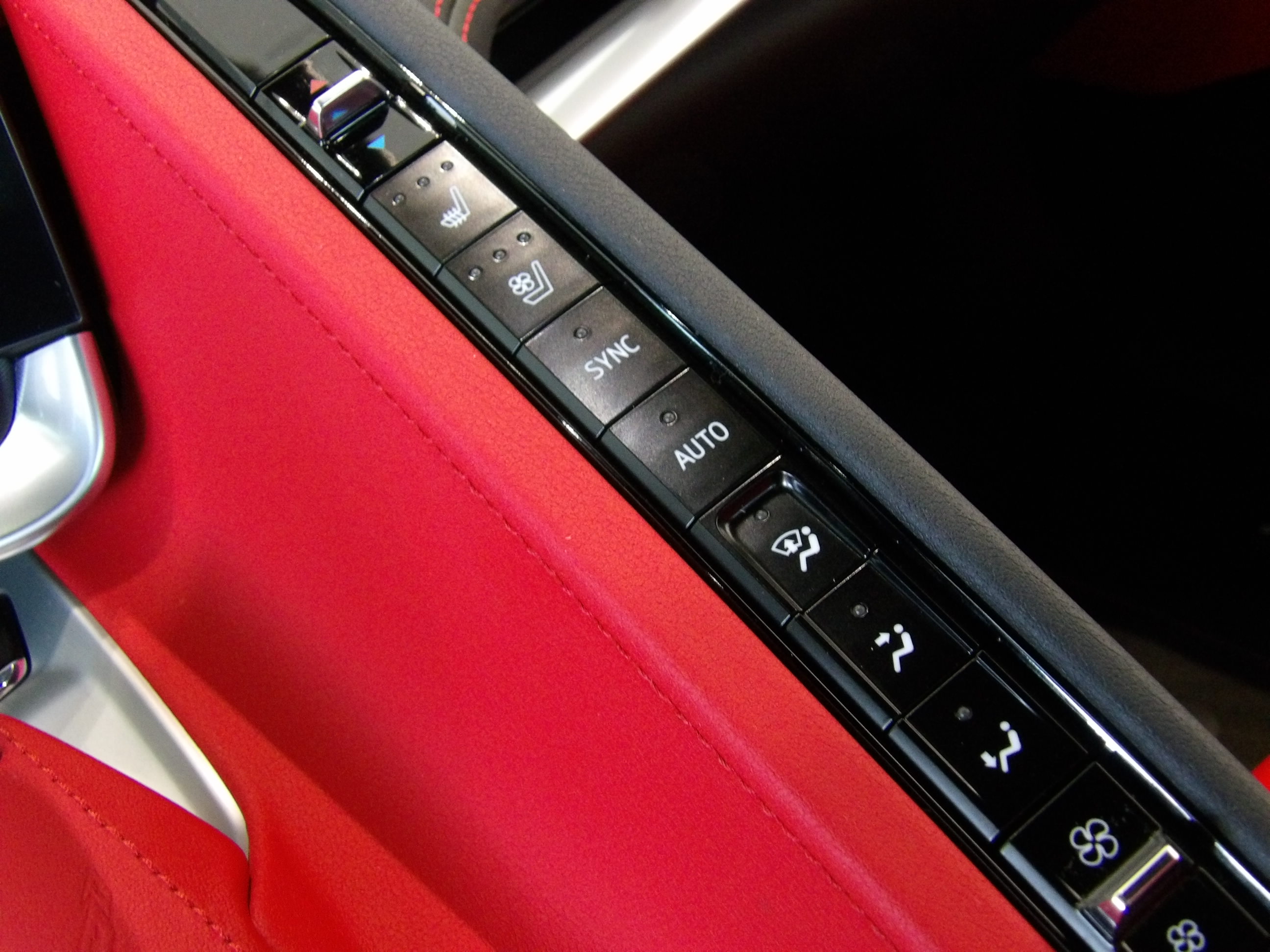 2025 Chevrolet Corvette Stingray 2LT photo 3