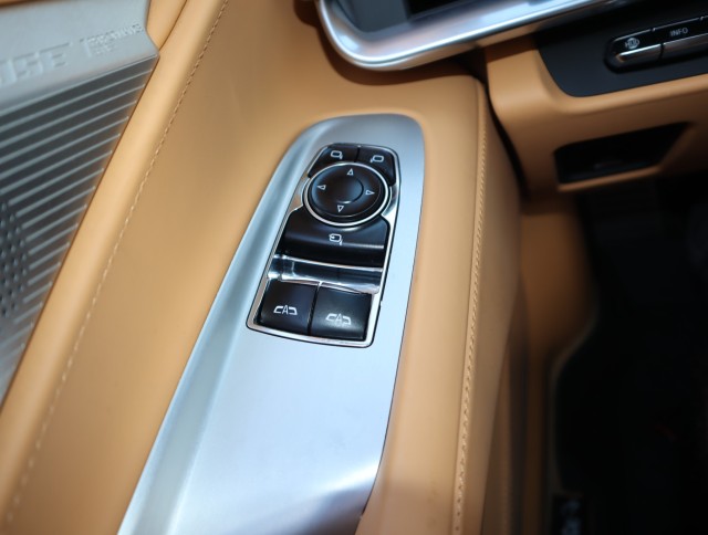 Used 2021 Arctic White Chevrolet 3LT image 13
