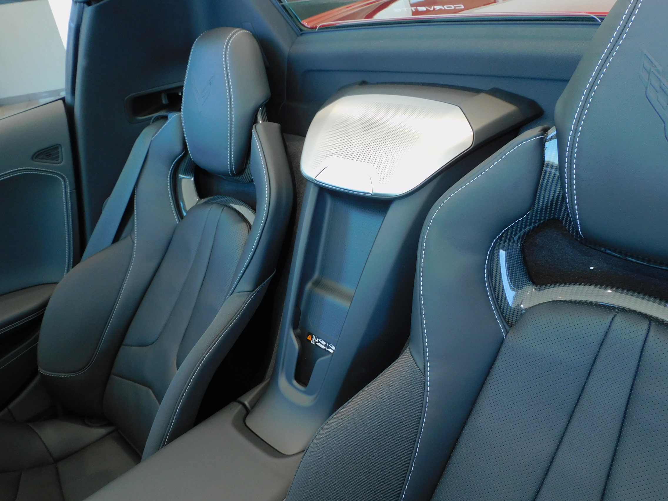 2026 Chevrolet Corvette E-Ray 2LZ photo 2