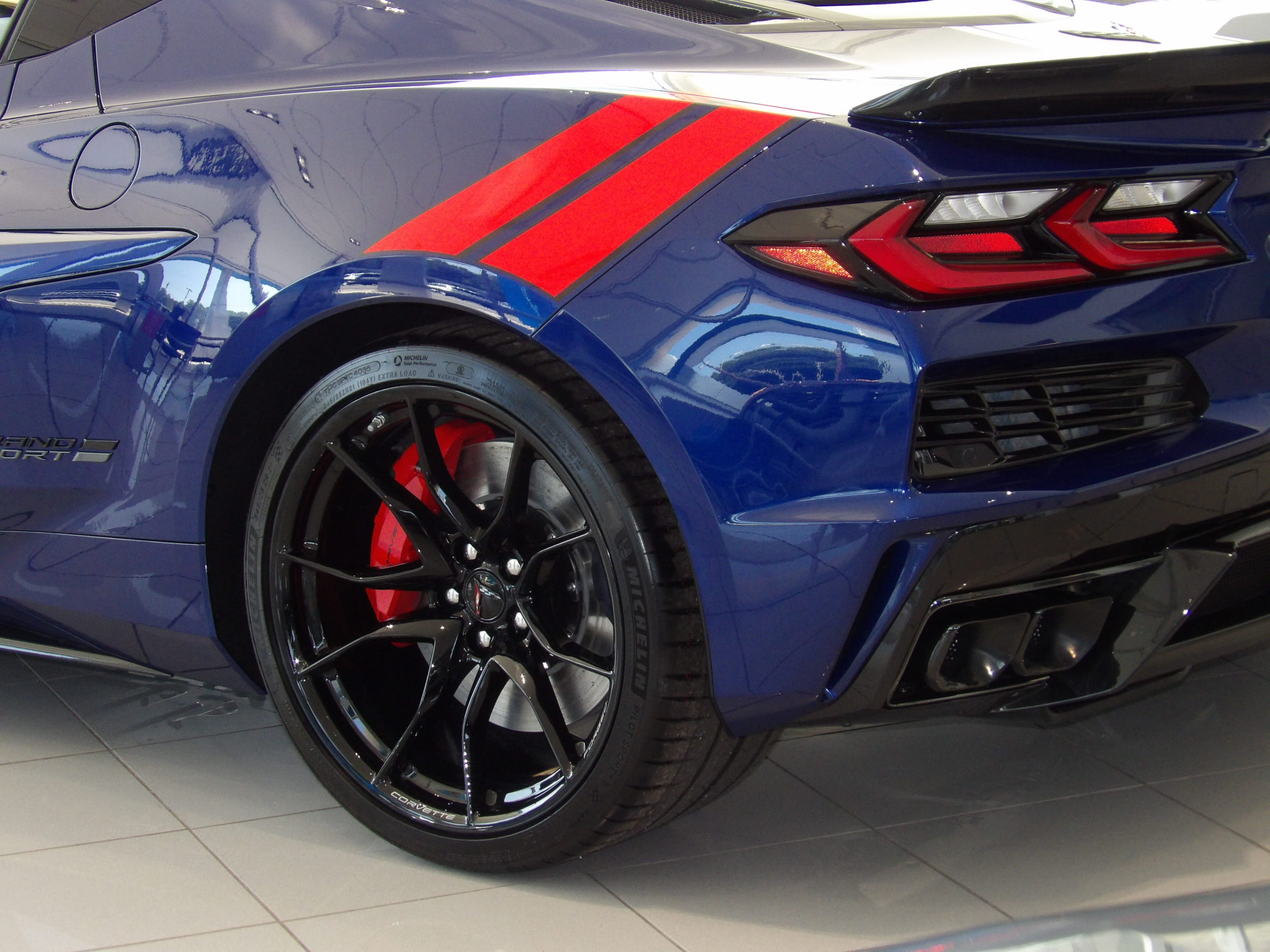 2027 Chevrolet Corvette 3LT - Photo 11