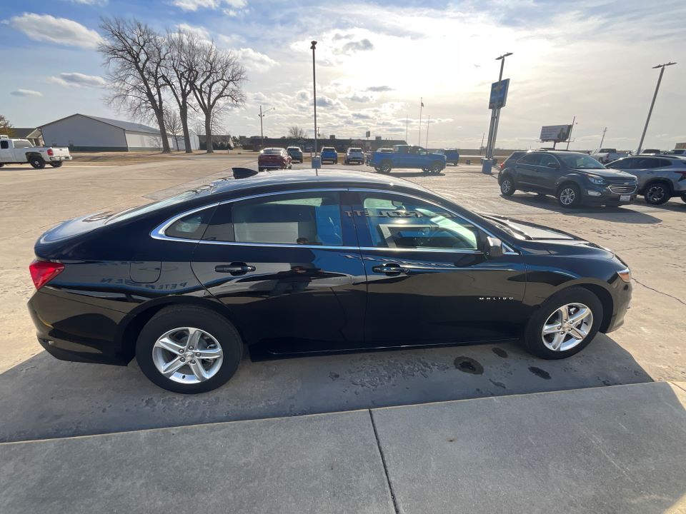 Used 2024 Chevrolet Malibu 1LT with VIN 1G1ZD5ST4RF205260 for sale in Fairbury, IL