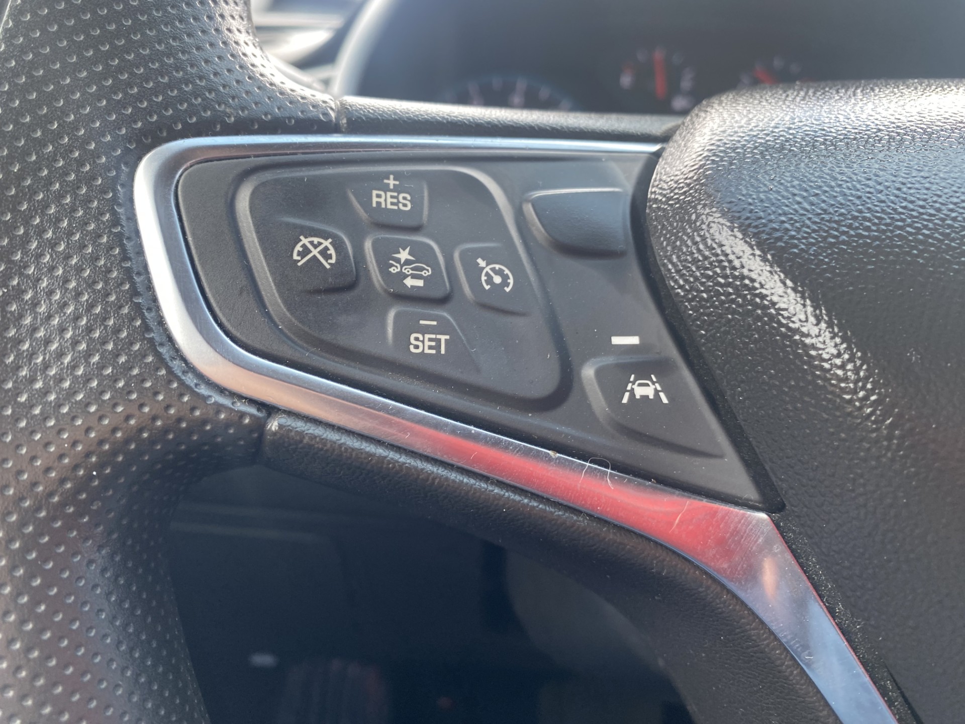 Used 2024 Summit White Chevrolet 1LT image 17