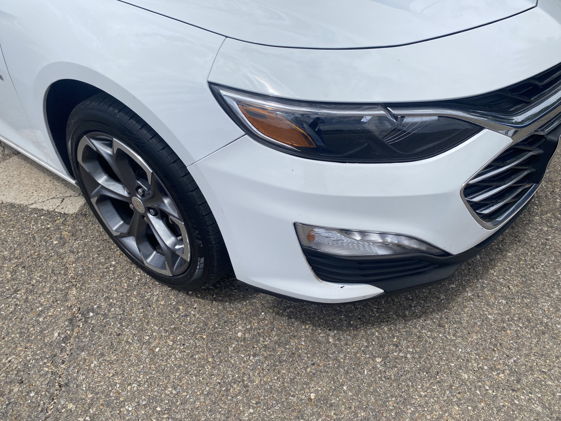 Used 2024 Summit White Chevrolet 1LT image 2