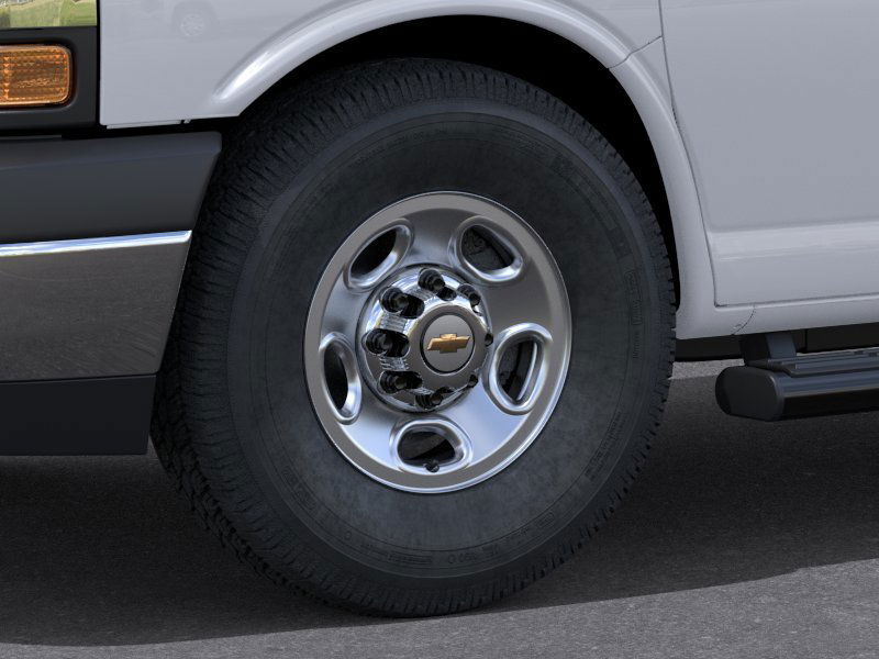 2025 Chevrolet Express Passenger 3500 photo 9