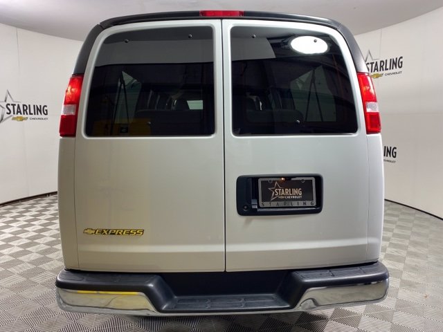 Pre-Owned 2019 Chevrolet Express Passenger 3500 LT
