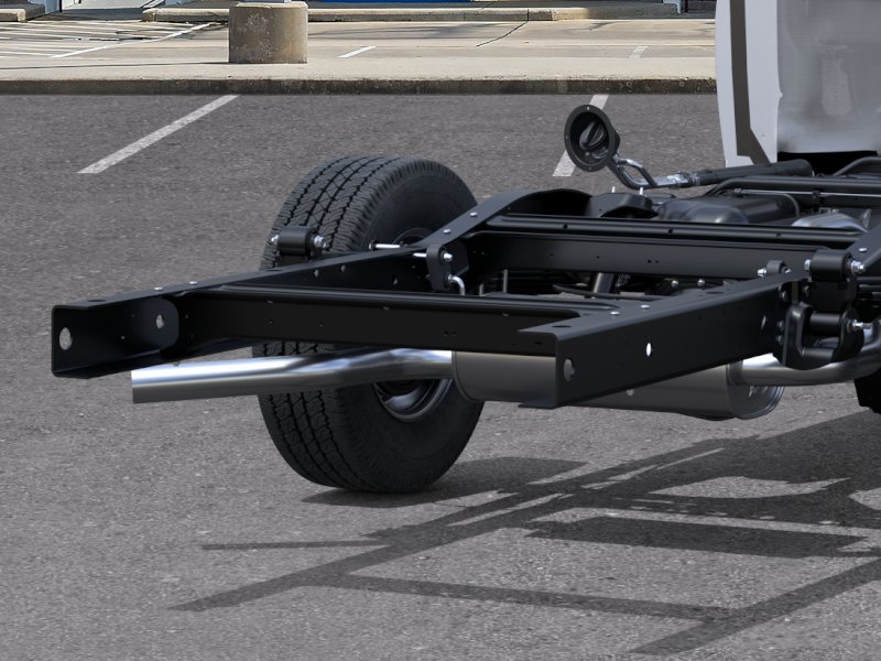 New 2025 Summit White Chevrolet 1WT image 39